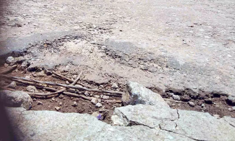 പൂഴിക്കാട് വലക്കടവ് പാലം അപകടാവസ്ഥയിൽ