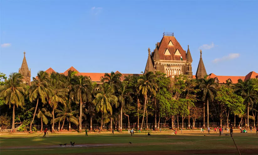 48 മണിക്കൂറിനകം റോഡിലെ കുഴിയടക്കണം; നല്ല റോഡുകൾ ജനങ്ങളുടെ മൗലികാവകാശം -ബോംബെ ഹൈകോടതി 48 മണിക്കൂറിനകം റോഡിലെ കുഴിയടക്കണം; നല്ല റോഡുകൾ ജനങ്ങളുടെ മൗലികാവകാശം -ബോംബെ ഹൈകോടതി