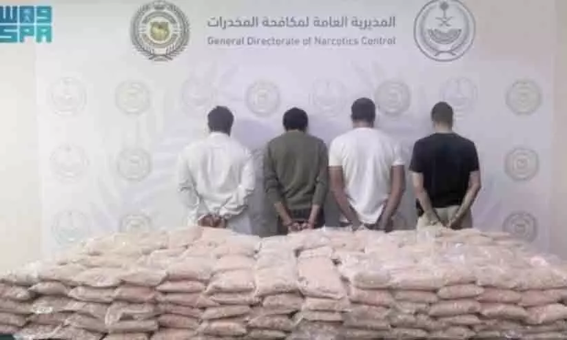 സൗദിയിൽ മയക്കുമരുന്ന് വേട്ട തുടരുന്നു; കയറ്റുമതി സാധനങ്ങൾക്കുള്ളിൽ ഒളിപ്പിച്ച മയക്കുമരുന്ന് ശേഖരം പിടികൂടി സൗദിയിൽ മയക്കുമരുന്ന് വേട്ട തുടരുന്നു; കയറ്റുമതി സാധനങ്ങൾക്കുള്ളിൽ ഒളിപ്പിച്ച മയക്കുമരുന്ന് ശേഖരം പിടികൂടി