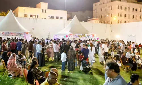 നാ​വി​ൽ ക​പ്പ​ലോ​ടി​ച്ച് കോ​ഴി​ക്കോ​ട്‌ സൗ​ഹൃ​ദ​ക്കൂ​ട്ടം ഭ​ക്ഷ്യ​മേ​ള