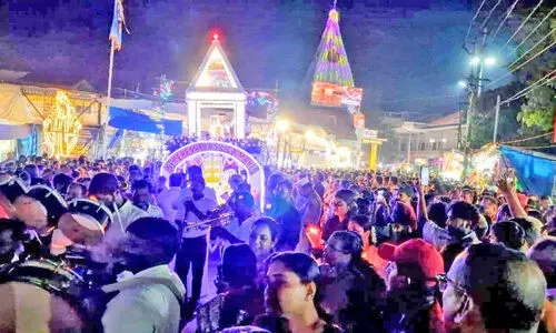 മാഹി തിരുനാൾ; ഭക്തിസാന്ദ്രമായി നഗരപ്രദക്ഷിണം