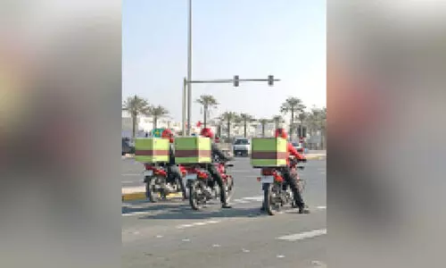 ഡെ​ലി​വ​റി മോ​ട്ടോ​ർ സൈ​ക്കി​ൾ ലൈ​സ​ൻ​സു​ക​ൾ താ​ൽ​ക്കാ​ലി​ക​മാ​യി നി​ർ​ത്തി​വെ​ക്കാ​ൻ പാ​ർ​ല​മെ​ന്റി​ൽ നി​ർ​ദേ​ശം