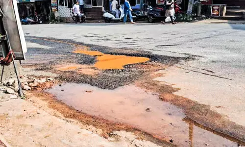 ഇ​ന്ന​ലെ ശ​രി​യാ​ക്കി, ഇ​ന്ന് വീ​ണ്ടും കേ​ടാ​യി...കു​ടി​വെ​ള്ള പൈ​പ്പ് പൊ​ട്ട​ൽ തു​ട​ർ​ക്ക​ഥ