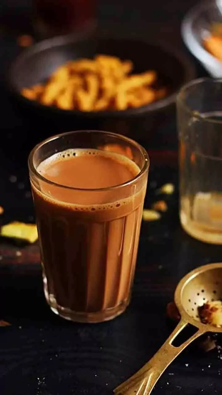 ചായയോടൊപ്പം ഒരിക്കലും കഴിക്കാൻ പാടില്ലാത്ത ഭക്ഷണങ്ങൾ