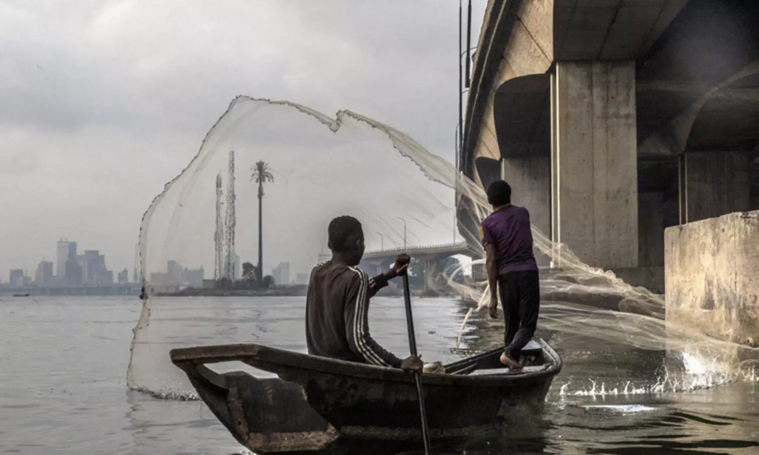 അ​ന​ധി​കൃ​ത മ​ത്സ്യ​ബ​ന്ധ​നം; ക​ർ​ണാ​ട​ക ബോ​ട്ടു​ക​ൾ​ക്ക് 15 ല​ക്ഷം പി​ഴ