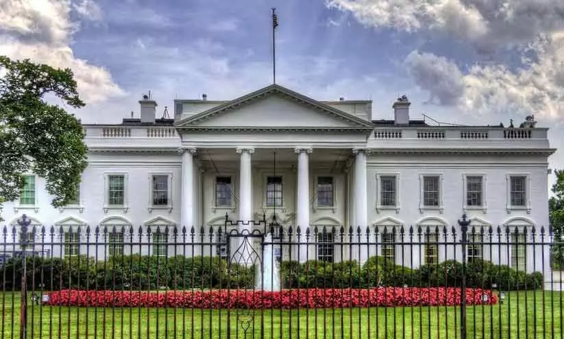 ഷട്ട്ഡൗണിനെ തുടർന്ന് 10,000 ജീവനക്കാരെ പിരിച്ചു വിടാനൊരുങ്ങി വൈറ്റ് ഹൗസ് ഷട്ട്ഡൗണിനെ തുടർന്ന് 10,000 ജീവനക്കാരെ പിരിച്ചു വിടാനൊരുങ്ങി വൈറ്റ് ഹൗസ്