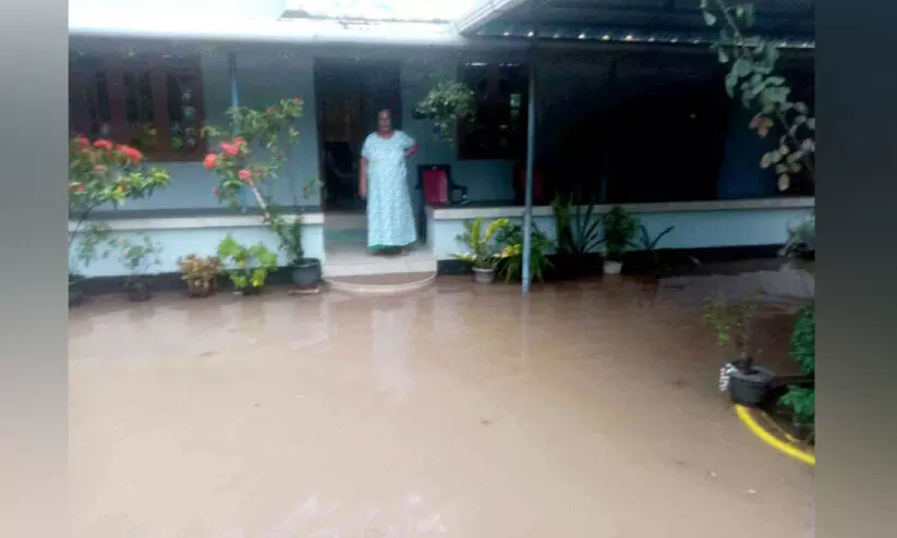 ബൈപാസിൽ മെറ്റലും പാറപ്പൊടിയും ഇറക്കി; ഒല്ലാൽ പ്രദേശവാസികൾ ദുരിതത്തിൽ ബൈപാസിൽ മെറ്റലും പാറപ്പൊടിയും ഇറക്കി; ഒല്ലാൽ പ്രദേശവാസികൾ ദുരിതത്തിൽ