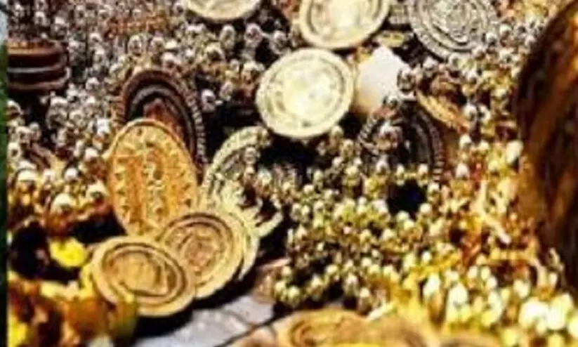 നീലേശ്വരം ക്ഷേത്രത്തിൽ നാല് സ്വർണാഭരണങ്ങളും 10 വെള്ളിയും കുറവ് നീലേശ്വരം ക്ഷേത്രത്തിൽ നാല് സ്വർണാഭരണങ്ങളും 10 വെള്ളിയും കുറവ്