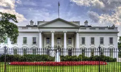 ഷട്ട്ഡൗണിനെ തുടർന്ന് 10,000 ജീവനക്കാരെ പിരിച്ചു വിടാനൊരുങ്ങി വൈറ്റ് ഹൗസ്