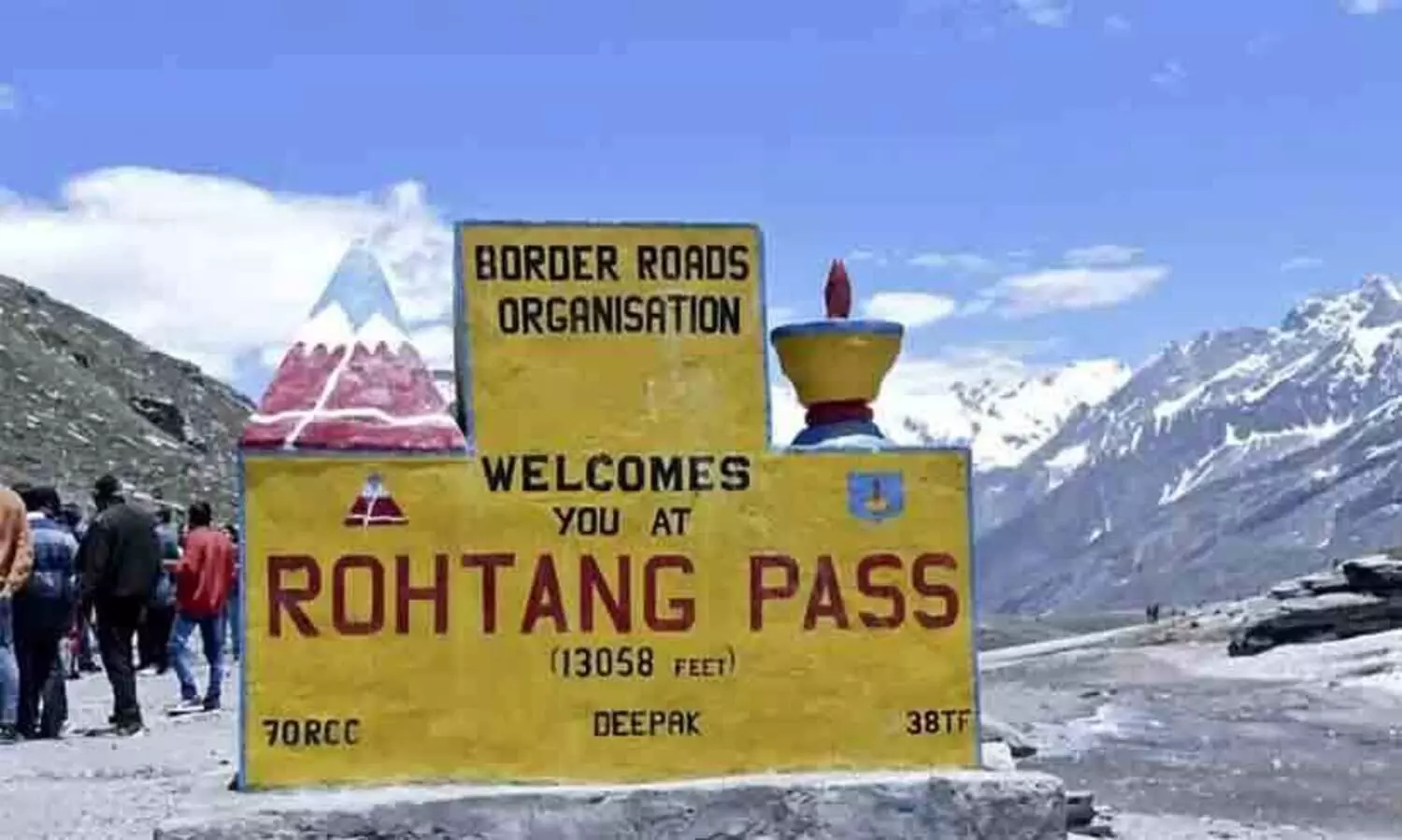 Death Road,Iceberg,Frozen path,Treacherous journey,Icy cliffs, റോത്തങ് പാസ്, മണാലി, താജ്മഹൽ, സ്പിതി വാലി, പഹൽഗാം