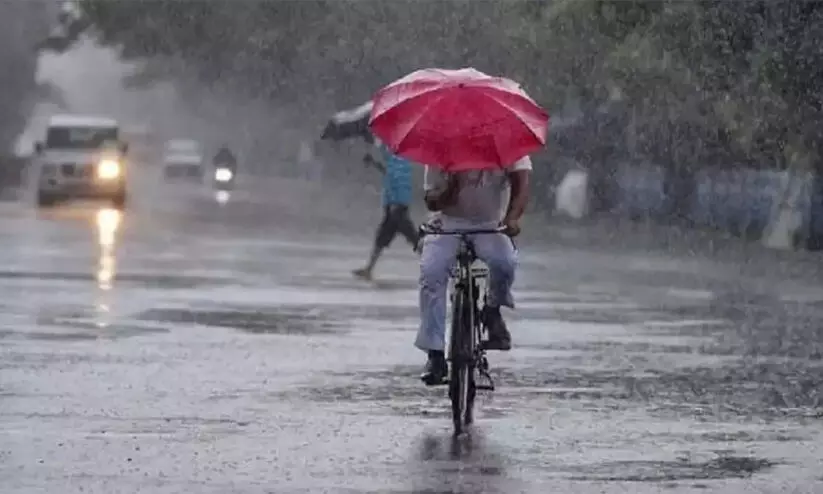 സംസ്ഥാനത്ത് ഇടിമിന്നലോട് കൂടിയ മഴ, വിവിധ ജില്ലകളിൽ ഓറഞ്ച്, യെല്ലോ അലർട്ടുകൾ