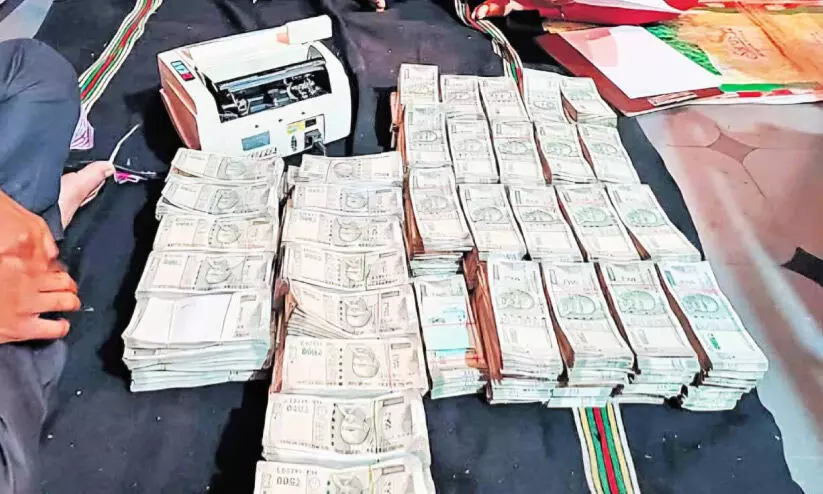 ലോകായുക്ത പരിശോധന; 38 കോടിയുടെ അനധികൃത സ്വത്ത് ലോകായുക്ത പരിശോധന; 38 കോടിയുടെ അനധികൃത സ്വത്ത്