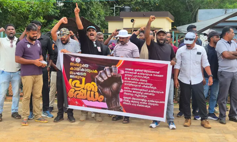 കായികാധ്യാപകരോടുള്ള സർക്കാർ അവഗണനയിൽ  പ്രതിഷേധം; കായികമേളക്കിടെ അധ്യാപകരും സംഘാടകരും തമ്മിൽ തർക്കം