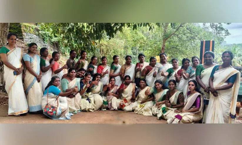 കെ​ട്ടി​ക്കി​ട​ന്ന 101 ട​ൺ മാ​ലി​ന്യം നീ​ക്കി; ഹ​രി​ത​ക​ർ​മ സേ​ന ഇനി വി​മാ​ന​യാ​ത്ര​ക്ക്