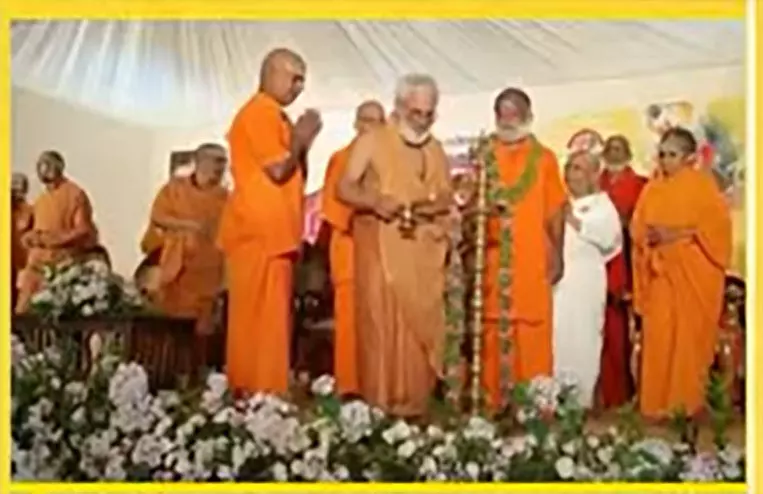 ‘കുറഞ്ഞത് മൂന്നോ നാലോ മക്കൾ വേണം’; ഹിന്ദു ജനസംഖ്യാ വർധനവിന് ആഹ്വാനം ചെയ്ത് സ്വാമിമാരുടെ കേരള യാത്ര ‘കുറഞ്ഞത് മൂന്നോ നാലോ മക്കൾ വേണം’; ഹിന്ദു ജനസംഖ്യാ വർധനവിന് ആഹ്വാനം ചെയ്ത് സ്വാമിമാരുടെ കേരള യാത്ര