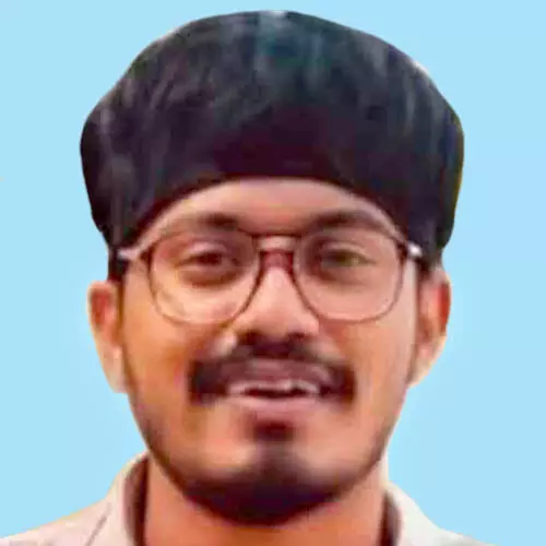 ബൈ​ക്ക് യാ​ത്രി​ക​ൻ ലോ​റി​യി​ടി​ച്ച് മ​രി​ച്ചു