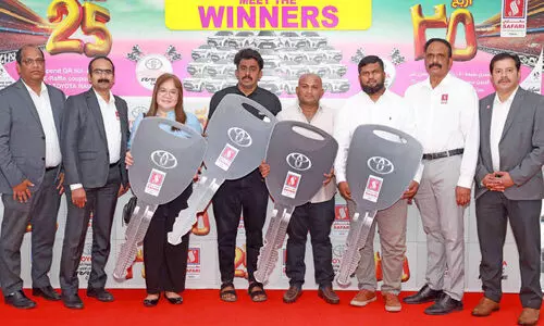 സ​ഫാ​രി വി​ൻ 25 ടൊ​യോ​ട്ട റെ​യ്‌​സ് കാ​ർ​സ് മെ​ഗാ പ്ര​മോ​ഷ​ൻ