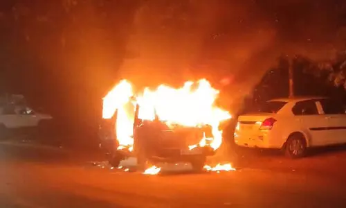 നഗരത്തിൽ ഓമ്നി വാൻ കത്തിനശിച്ചു