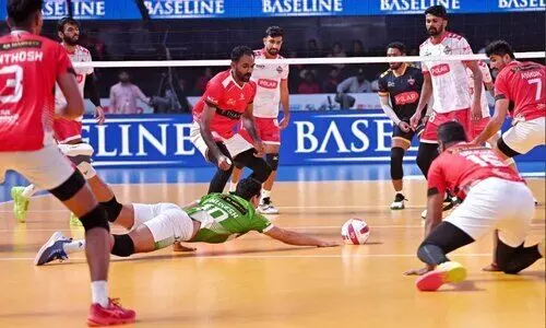 പ്രൈം വോളി: കാലിക്കറ്റ് ഹീറോസിന് സീസണിലെ ആദ്യജയം; കൊല്‍ക്കത്തയെ കീഴടക്കിയത് നേരിട്ടുള്ള സെറ്റുകള്‍ക്ക്