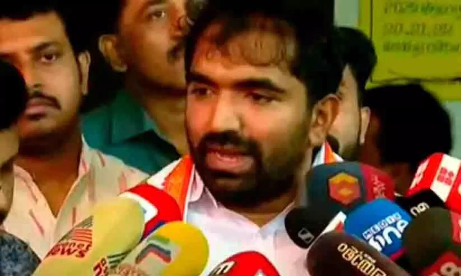 ‘ഞാനും ഒരു മനുഷ്യനാണ്, ചില സാഹചര്യങ്ങളിൽ വിഷമം വരും,’ പാർട്ടി ഒന്നും തരാതിരുന്നിട്ടില്ലെന്ന് ചാണ്ടി ഉമ്മൻ