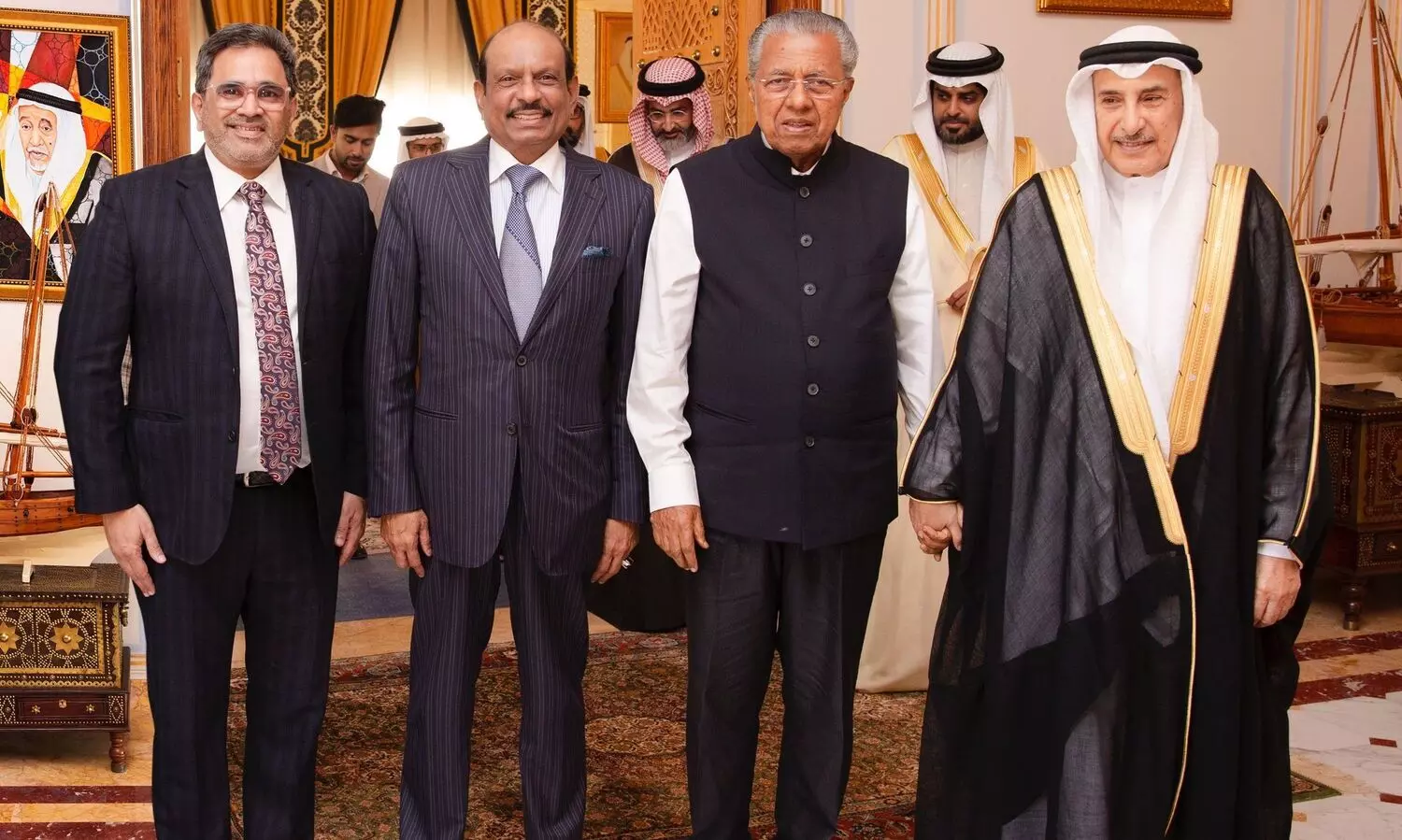 മുഖ്യമന്ത്രിയെ സ്വീകരിച്ച് ബഹ്റൈൻ ഉപപ്രധാനമന്ത്രി