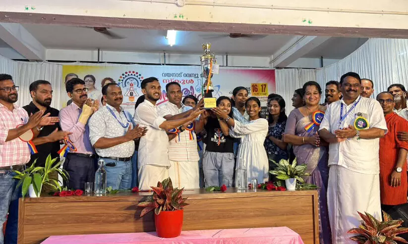 ശാസ്ത്രകിരീടം ദ്വാരകക്ക്, രണ്ടാമത് പിണങ്ങോട് ശാസ്ത്രകിരീടം ദ്വാരകക്ക്, രണ്ടാമത് പിണങ്ങോട്