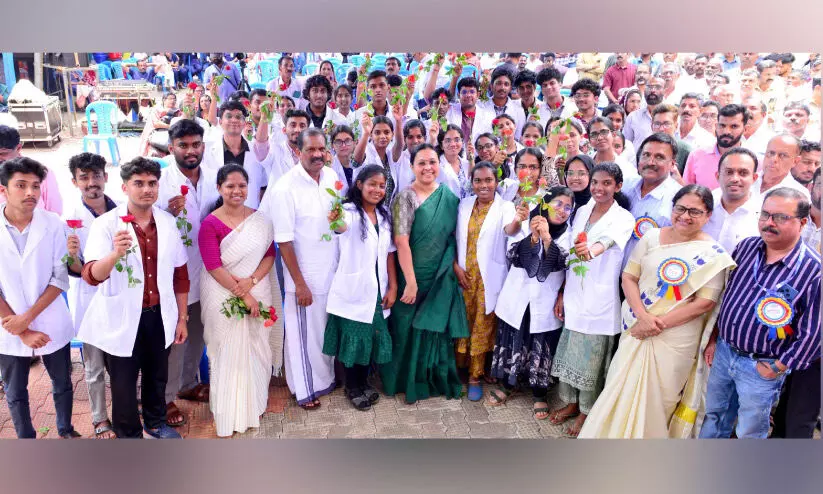 വയനാട് മെഡിക്കൽ കോളജ്; ആദ്യ എം.ബി.ബി.എസ് ബാച്ച് പ്രവേശനോത്സവം ആഘോഷമായി വയനാട് മെഡിക്കൽ കോളജ്; ആദ്യ എം.ബി.ബി.എസ് ബാച്ച് പ്രവേശനോത്സവം ആഘോഷമായി