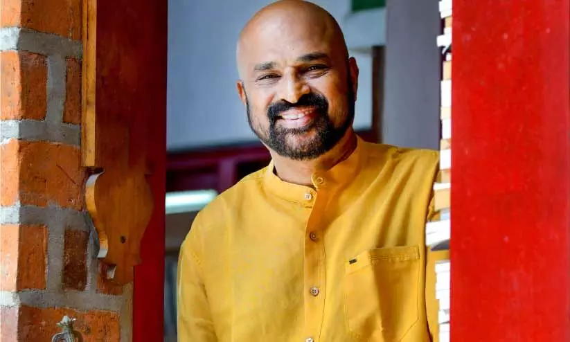 മലയാളത്തിൽ മൗലികതയുള്ള  എഴുത്തുകാർ അധികം പേരില്ല മലയാളത്തിൽ മൗലികതയുള്ള  എഴുത്തുകാർ അധികം പേരില്ല