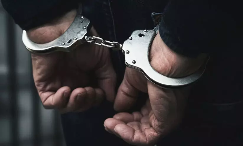 ചെറുവാടിയിൽ അനധികൃത മണൽക്കടത്ത്; മൂന്നു ലോറികൾ പിടികൂടി, ഡ്രൈവർ അറസ്റ്റിൽ ചെറുവാടിയിൽ അനധികൃത മണൽക്കടത്ത്; മൂന്നു ലോറികൾ പിടികൂടി, ഡ്രൈവർ അറസ്റ്റിൽ