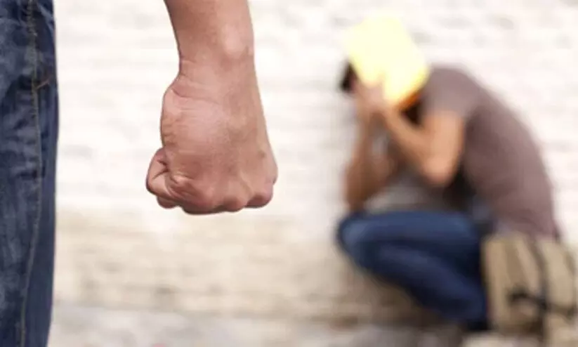 വിദ്യാർഥികൾ തമ്മിൽ ഏറ്റുമുട്ടൽ; പൊലീസ് കേസെടുത്തു വിദ്യാർഥികൾ തമ്മിൽ ഏറ്റുമുട്ടൽ; പൊലീസ് കേസെടുത്തു