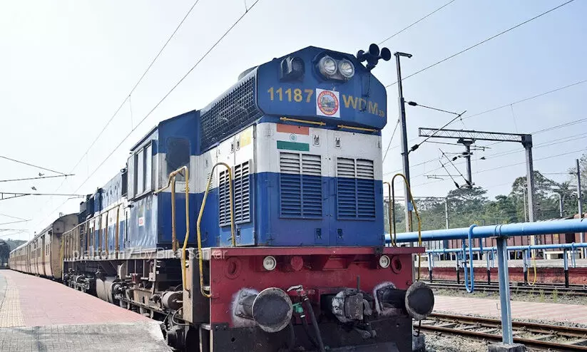 ഇതരസംസ്ഥാന ട്രെയിനുകൾ കേരളത്തിലേക്ക് നീട്ടൽ; കാത്തിരിപ്പ് നീളുന്നു ഇതരസംസ്ഥാന ട്രെയിനുകൾ കേരളത്തിലേക്ക് നീട്ടൽ; കാത്തിരിപ്പ് നീളുന്നു