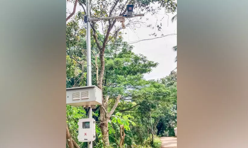 മാലിന്യം തള്ളുന്നവർ ജാഗ്രതൈ... നഗരിപ്പുറം കനാൽ റോഡിൽ കാമറ റെഡി മാലിന്യം തള്ളുന്നവർ ജാഗ്രതൈ... നഗരിപ്പുറം കനാൽ റോഡിൽ കാമറ റെഡി