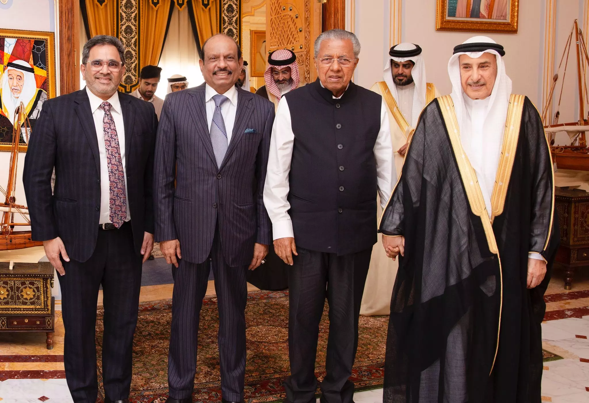 മുഖ്യമന്ത്രിയെ സ്വീകരിച്ച് ബഹ്റൈൻ ഉപപ്രധാനമന്ത്രി മുഖ്യമന്ത്രിയെ സ്വീകരിച്ച് ബഹ്റൈൻ ഉപപ്രധാനമന്ത്രി