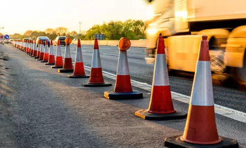 റോ​ഡ് ന​വീ​ക​ര​ണം: വാ​ണി​ജ്യ ലൈ​സ​ന്‍സ് പു​തു​ക്കു​ന്ന​തി​ന് ര​ണ്ടു​വ​ര്‍ഷ​ത്തെ ഫീ​സ് ഇ​ള​വ്