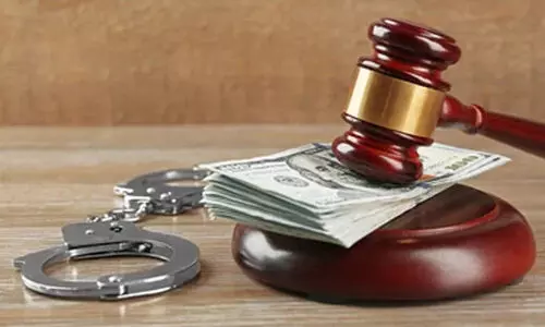 തൊ​ഴി​ലു​ട​മ അ​ക്കൗ​ണ്ടി​ൽ​നി​ന്ന് പ​ണം ത​ട്ടി​യ പ്ര​വാ​സി വ​നി​ത​ക്ക് ഒ​രു​വ​ർ​ഷം ത​ട​വും പി​ഴ​യും