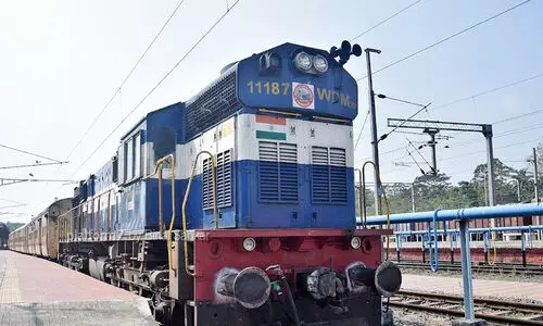 ഇതരസംസ്ഥാന ട്രെയിനുകൾ കേരളത്തിലേക്ക് നീട്ടൽ; കാത്തിരിപ്പ് നീളുന്നു