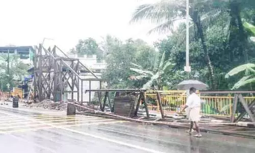 പതിവായി അപകടം കലഞ്ഞൂർ സ്കൂളിന് മുന്നിൽ മേൽപ്പാലം ഉയരുന്നു