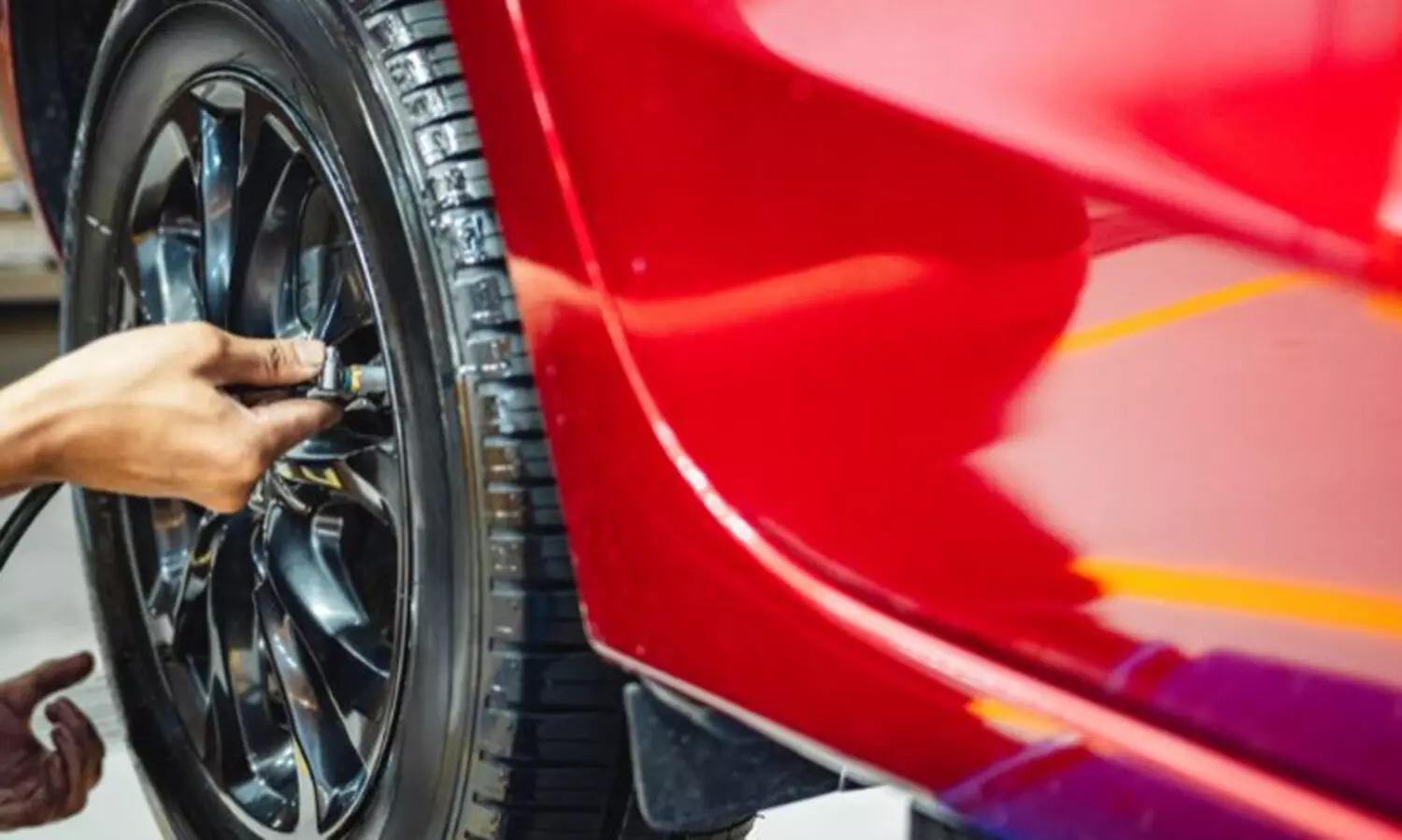 ടയറിൽ കാറ്റ് നിറയ്ക്കുന്നതിനിടെ പൊട്ടിത്തെറിച്ച് ജീവനക്കാരൻ മരിച്ച സംഭവം; സൂപ്പർവൈസർക്ക് മൂന്ന് മാസം തടവ്