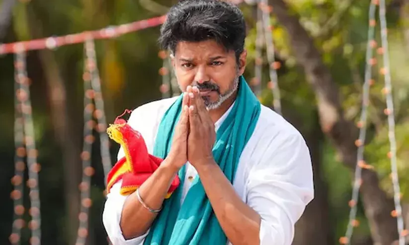 കരൂർ ദുരന്തം; മരിച്ചവരുടെ കുടുംബങ്ങൾക്ക് 20 ലക്ഷം രൂപ കൈമാറി ടി.വി.കെ കരൂർ ദുരന്തം; മരിച്ചവരുടെ കുടുംബങ്ങൾക്ക് 20 ലക്ഷം രൂപ കൈമാറി ടി.വി.കെ