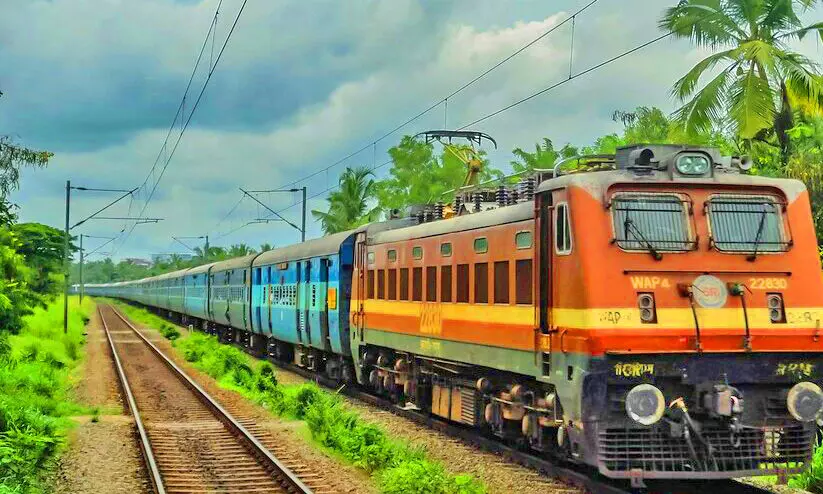 ഐലന്റ്‌ എക്‌സ്‌പ്രസിൽ ​യാത്ര ശ്വാസം മുട്ടി