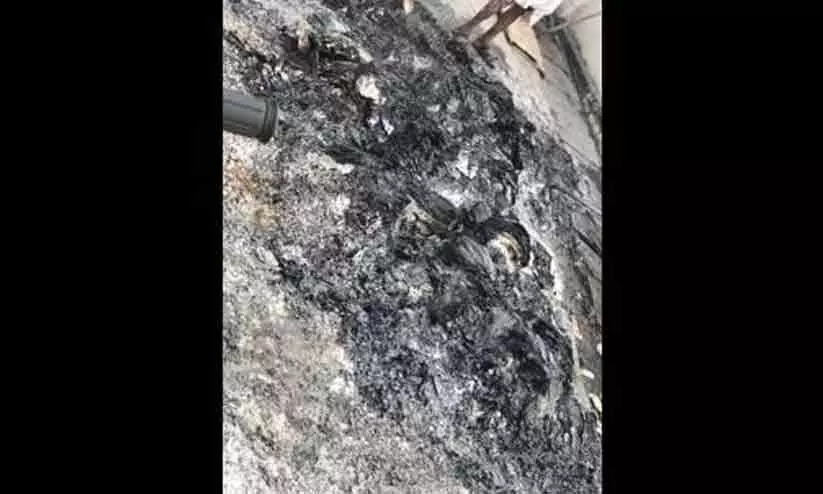 ബി.ജെ.പി മുൻ എം.എൽ.എയുടെ വീട്ടുപരിസരത്ത് വോട്ടർ രേഖകൾ കത്തിച്ച നിലയിൽ ബി.ജെ.പി മുൻ എം.എൽ.എയുടെ വീട്ടുപരിസരത്ത് വോട്ടർ രേഖകൾ കത്തിച്ച നിലയിൽ