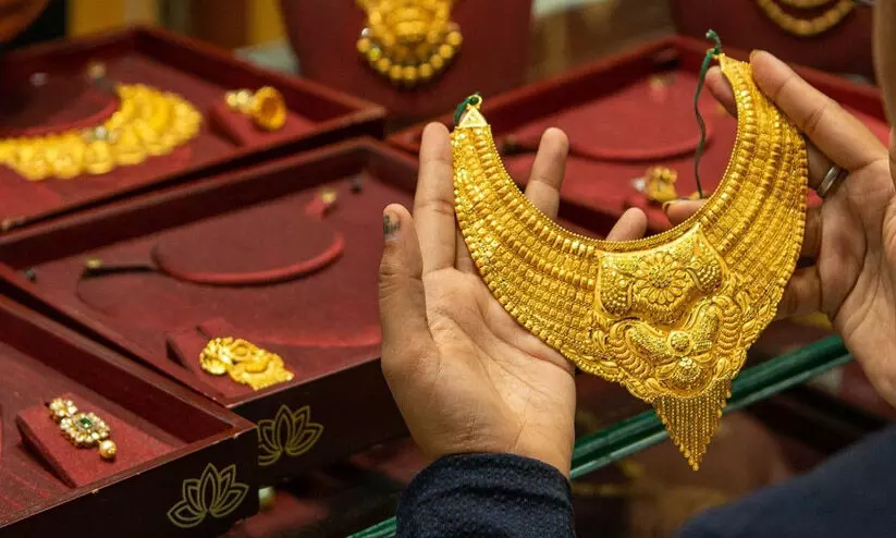 പൊന്നേ നിനക്കെന്ത് പറ്റി? ഇന്നൊരു മാറ്റവുമില്ലല്ലോ! പൊന്നേ നിനക്കെന്ത് പറ്റി? ഇന്നൊരു മാറ്റവുമില്ലല്ലോ!