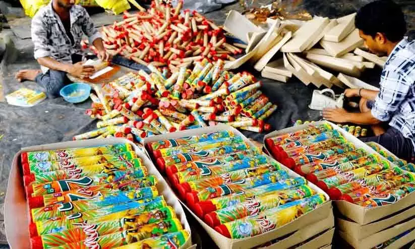 ദീപാവലി നിരോധിത പടക്ക വിൽപന: അധികാരികൾ ജാഗ്രതയിൽ