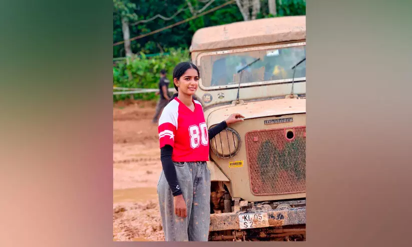 റിയ ട്രാക്കിലാണ്...