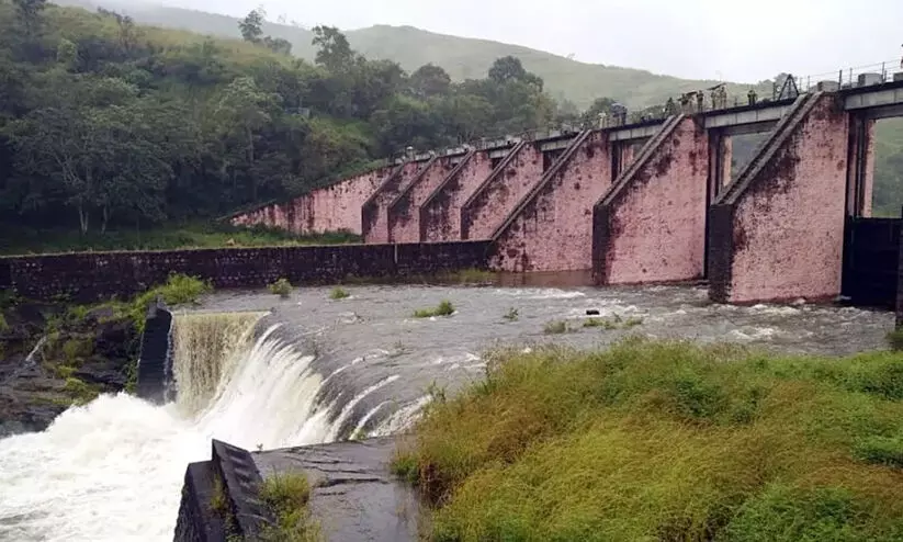 മുല്ലപ്പെരിയാറിൽ ജലനിരപ്പ് ഉയരുന്നു; ഇടുക്കിയിലേക്ക് കൂടുതൽ ജലം തുറന്നുവിട്ടു