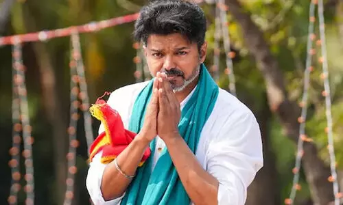 കരൂർ ദുരന്തം; മരിച്ചവരുടെ കുടുംബങ്ങൾക്ക് 20 ലക്ഷം രൂപ കൈമാറി ടി.വി.കെ