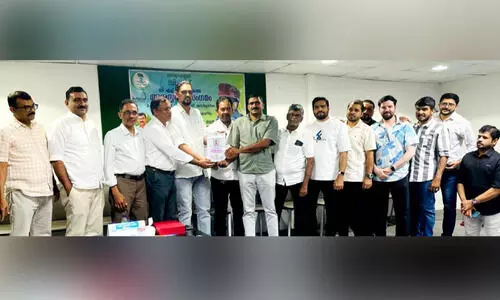 പ്രവാസം മതിയാക്കി മടങ്ങുന്ന ഒ.എം. ഷരീഫിന് യാത്രയയപ്പ് നൽകി