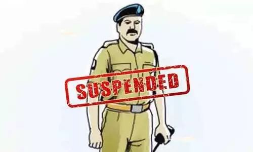 ഓട്ടോ ഡ്രൈവറെ തെറിവിളിച്ച് മർദിച്ചു; പൊലീസുകാർക്ക് സസ്പെൻഷൻ ഓട്ടോ ഡ്രൈവറെ തെറിവിളിച്ച് മർദിച്ചു; പൊലീസുകാർക്ക് സസ്പെൻഷൻ