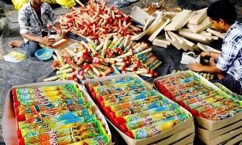 ദീപാവലി നിരോധിത പടക്ക വിൽപന: അധികാരികൾ ജാഗ്രതയിൽ