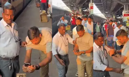 Jabalpur railway station Samosa vendor